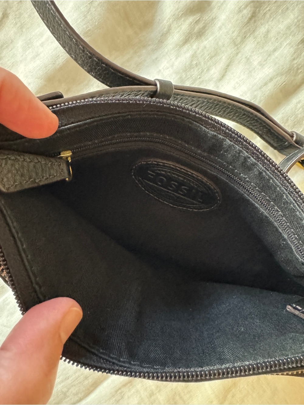 Fossil Black Pebbled Leather Crossbody Bag with Gold Hardware - Picture 5 of 7